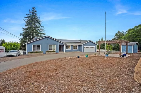 5338 Hessel Ave, Sebastopol, CA 95472