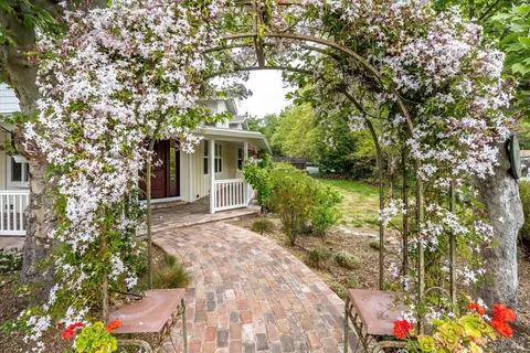 831-835 Madrone Rd, Glen Ellen, CA 95442