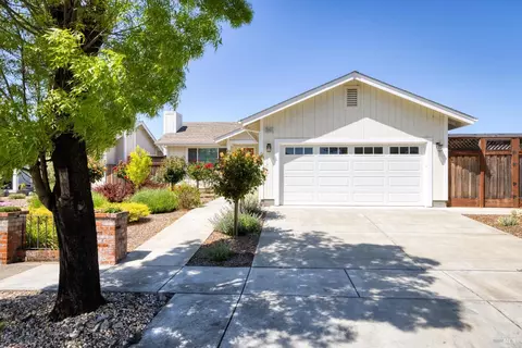 3369 Sansone Ct, Santa Rosa, CA 95403