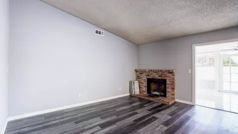 Living - Undisclosed, Fairfield, CA 94533 photo 1 of 1