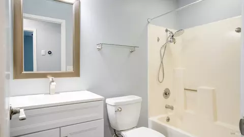 Bath - Undisclosed, Fairfield, CA 94533 photo 1 of 2