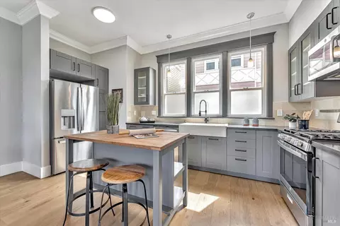 1099 60th St, Emeryville, CA 94608