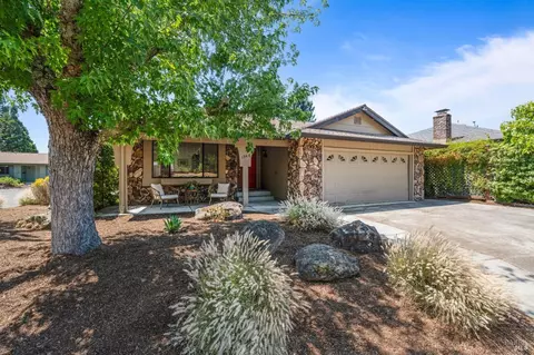 1346 Balsam Dr, Healdsburg, CA 95448