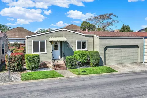 42 Falcon Crest Cir, Napa, CA 94558