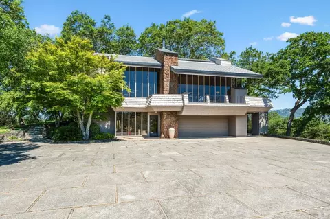 200 Breezewood Dr, Geyserville, CA 95441