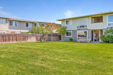 1056 M Los Gamos Rd, San Rafael, CA 94903