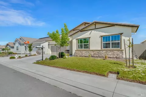 854 Daffodil Dr, Vacaville, CA 95687