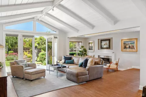 5 Theresa Ct, Novato, CA 94947