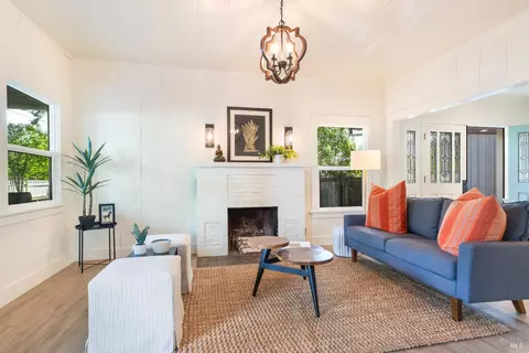 444 Mason St, Healdsburg, CA 95448
