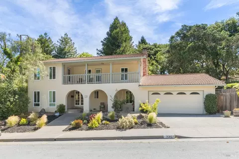 736 Paula Ln, Petaluma, CA 94952
