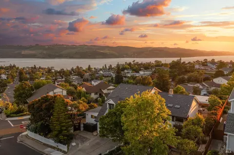 1498 Shirley Dr, Benicia, CA 94510