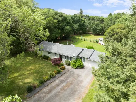 2460 W Dry Creek Rd, Healdsburg, CA 95448