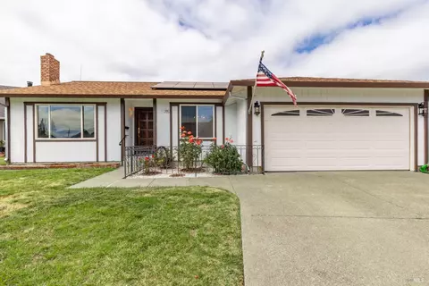 1035 Santa Clara Ln, Petaluma, CA 94954