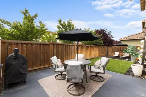 709 Embassy Cir, Vacaville, CA 95688