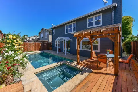 9 Big Leaf Ct, Napa, CA 94558