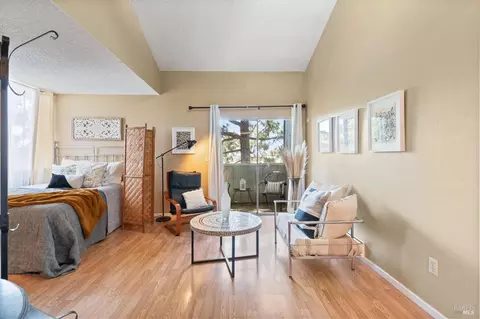1333 N Camino Alto Dr #320, Vallejo, CA 94589