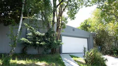 395 Bonnie Ave, Rohnert Park, CA 94928