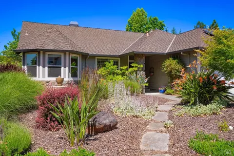 9471 Victoria Ln, Windsor, CA 95492