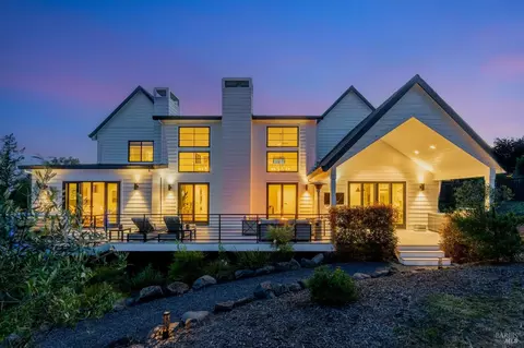 3696 Crown Hill Dr, Santa Rosa, CA 95404