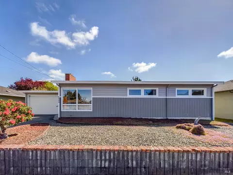 2430 15th St, Eureka, CA 95501 photo 2