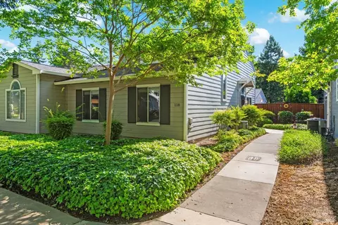 118 Village Ct, Vacaville, CA 95687