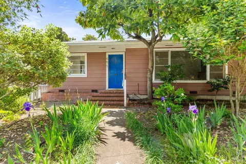 655 Doyle Park Dr, Santa Rosa, CA 95405