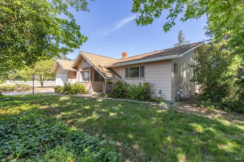 4461 Abbey Ln, Santa Rosa, CA 95401
