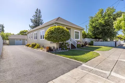 2295 Adrian St, Napa, CA 94558 photo 3