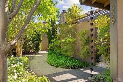 229 Hartson St, Napa, CA 94559