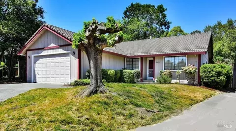 719 Placer Ct, Santa Rosa, CA 95401
