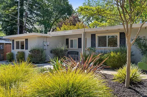 956 Madrone Rd, Sonoma, CA 95476