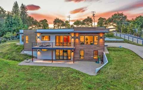 1239 Wikiup Dr, Santa Rosa, CA 95403