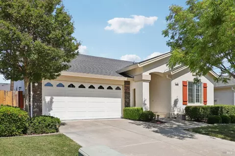 230 Yosemite Cir, Vacaville, CA 95687
