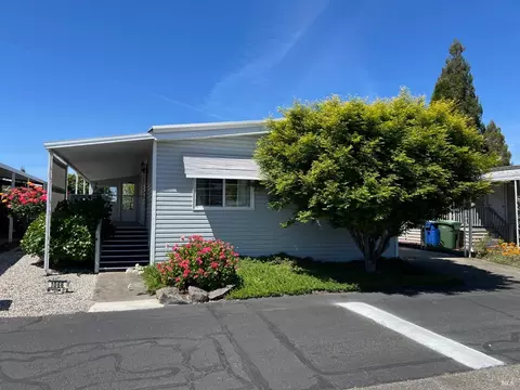 1066 Maple Dr, Windsor, CA 95492