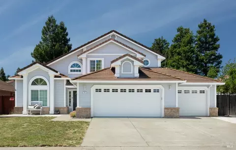 742 Fox Hollow Way, Vacaville, CA 95687