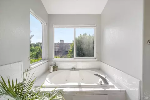 9552 Ashley Dr, Windsor, CA 95492 photo 22