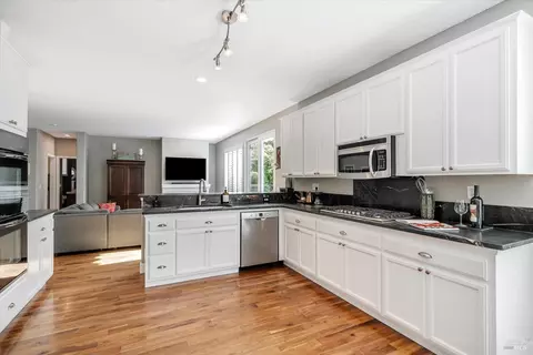 9552 Ashley Dr, Windsor, CA 95492 photo 8