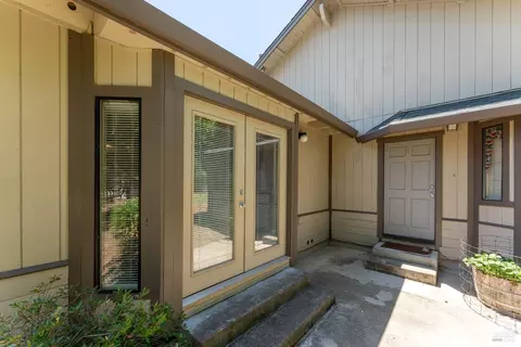 3551 Blackberry Ln, Ukiah, CA 95482