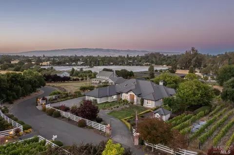 100 Eastman Ct, Petaluma, CA 94952
