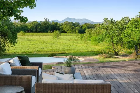 5175 Hall Rd, Santa Rosa, CA 95401