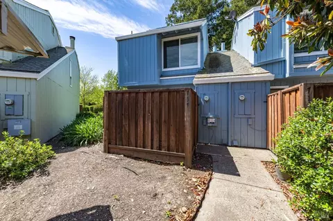 717 Racquet Club Cir, Rohnert Park, CA 94928