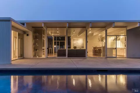 691 Barberry Ln, San Rafael, CA 94903