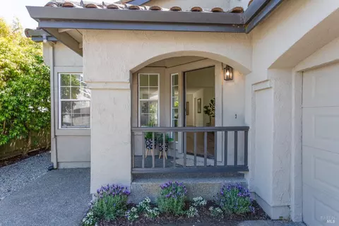 75 Windsor Ln, Petaluma, CA 94952 photo 2