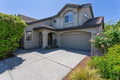 75 Windsor Ln, Petaluma, CA 94952