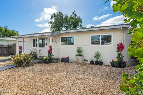 1413 Lauren Dr, Petaluma, CA 94954