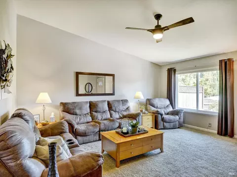 266 Edwin Dr, Vacaville, CA 95687 photo 6