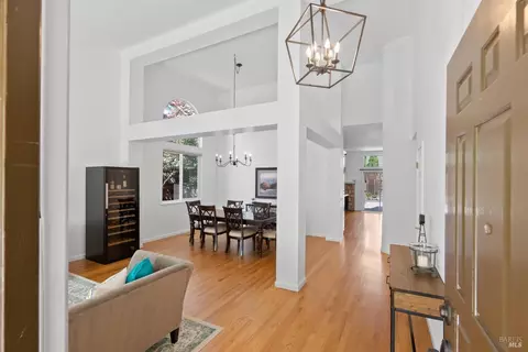 308 La Quinta Dr, Windsor, CA 95492 photo 4