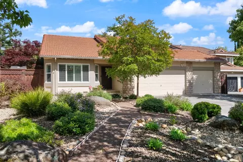 308 La Quinta Dr, Windsor, CA 95492