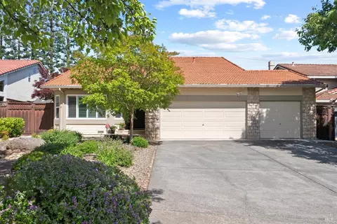 308 La Quinta Dr, Windsor, CA 95492 photo 2