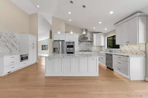 230 Chris St, Windsor, CA 95492